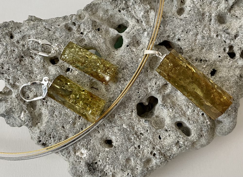 Grüner Bernstein Anhänger + Ohrhänger Set